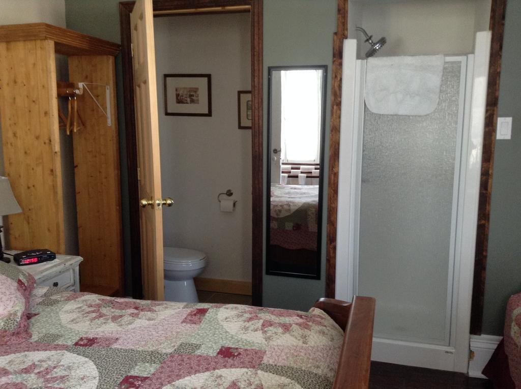 Bed and Breakfast Gil Ann Saint-Andre-Avellin Номер фото